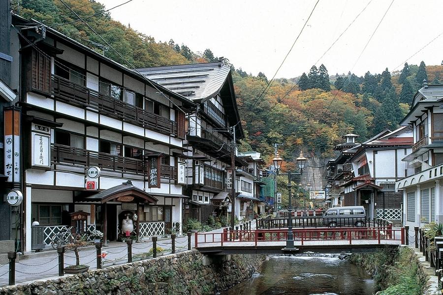 深旅東北 銀山溫泉、彌彥神社、由利高原鐵道列車、豬苗代湖4日