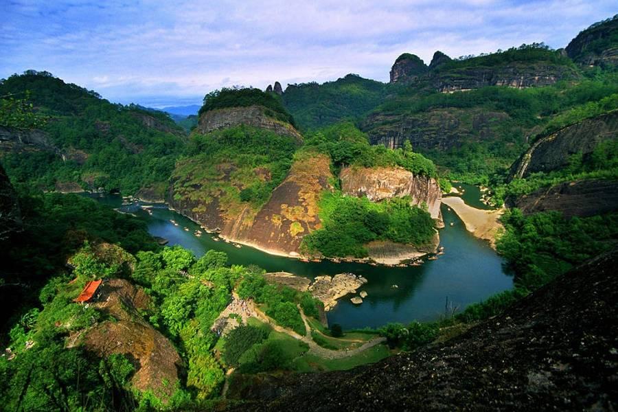 【泉州進出】廈門鼓浪嶼湄州媽祖武夷山泰寧華安土樓泉州蠔宅+潯浦女8日