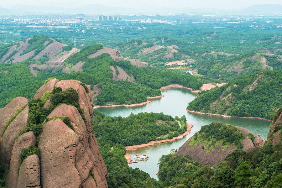 江西深度老廬山說故事、千年道教龍虎山、五星酒店+自助餐、升級三排椅5日