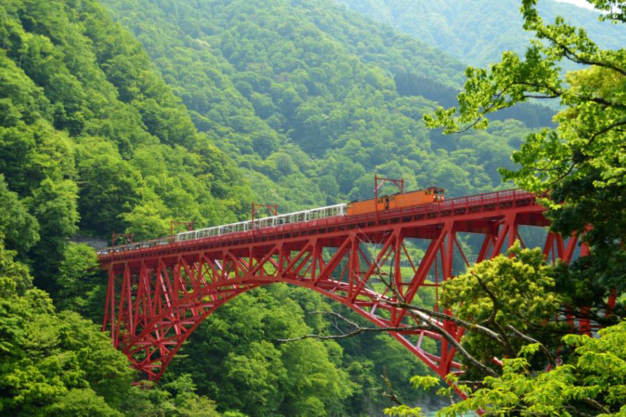 【典藏加賀屋】立山絕景‧峽谷鐵道‧鬼面太鼓‧最美星巴克‧雙溫泉美食5日