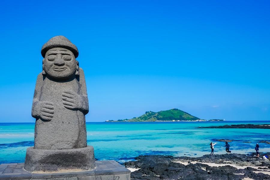 【蔚藍濟州】牛島珊瑚海岸.透明皮艇.史努比庭園.萌可愛羊駝樂園5日