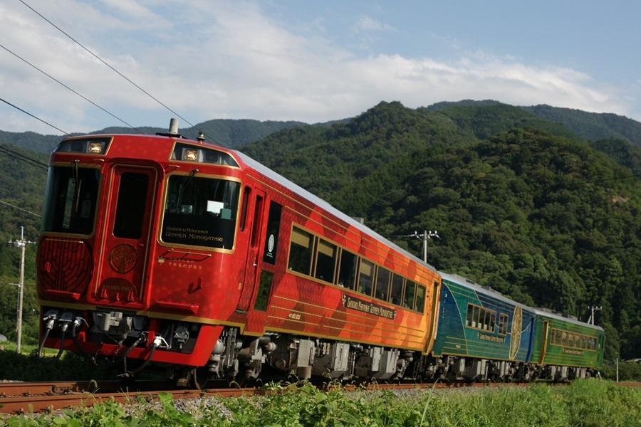【星光燦爛Ｘ高松物語】慢遊四國．千年物語觀光列車．小豆島．雙溫泉５日