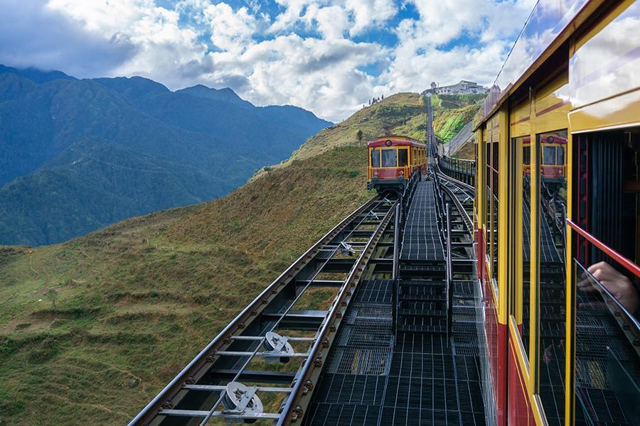 【越捷】北越沙壩雲霧仙境～番西邦傳奇纜車.龍雲天空步道.下龍灣遊船六日