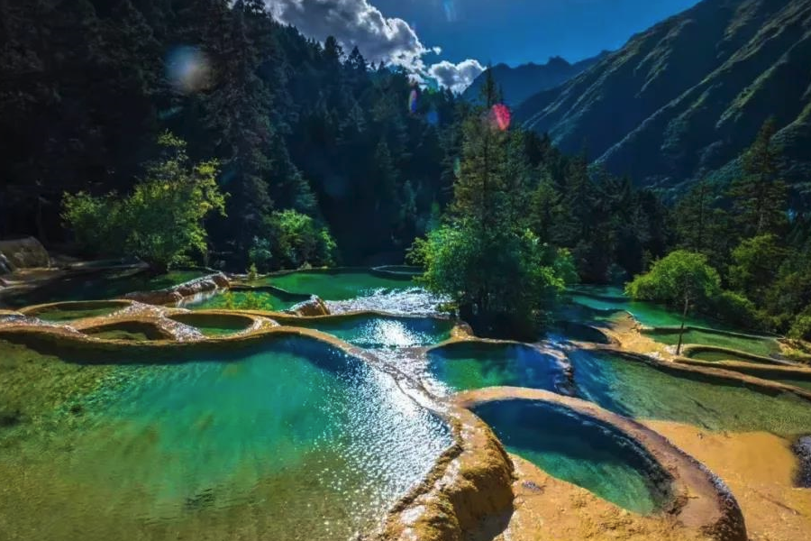 【環遊九寨溝】二進九寨溝、黃龍景區、畢棚溝賞雪山、三星堆、三排椅8天