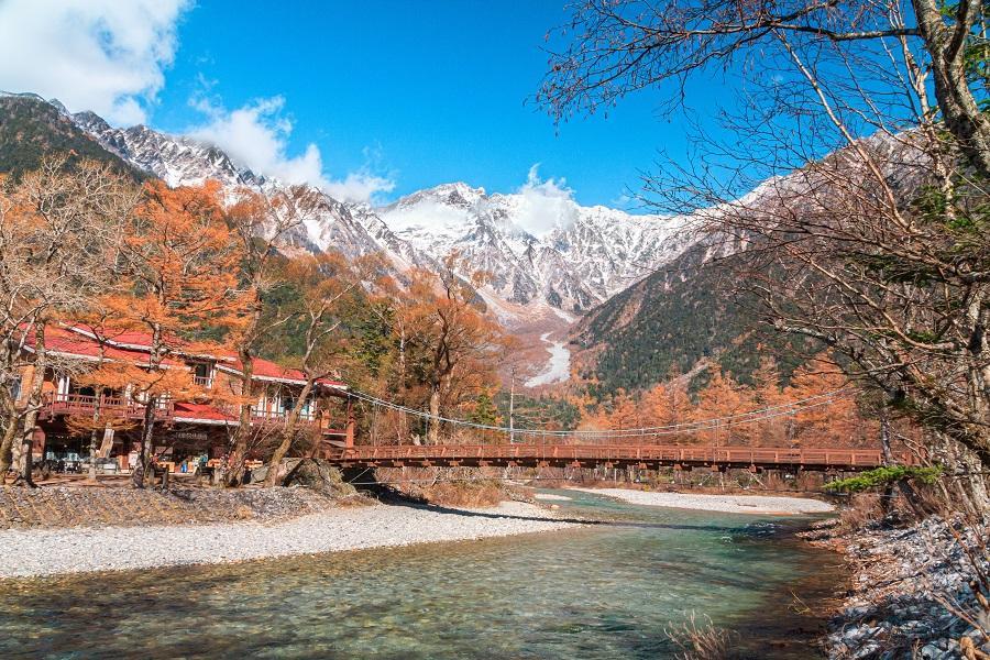【漫步秋立山】上高地、庄川峽船、兼六園、雲場池、合掌村、點心、溫泉6日