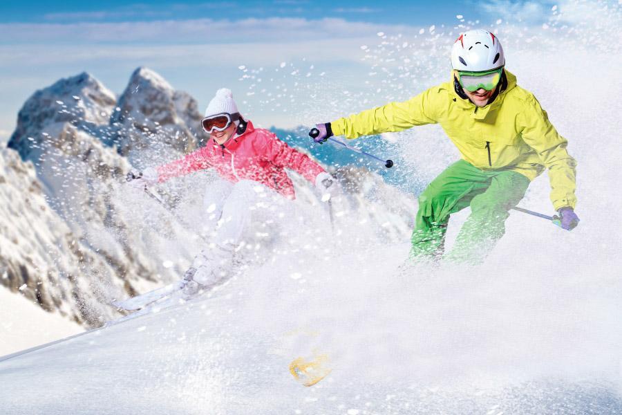 台中出發【韓冬滑雪趣】樂天世界、浪漫小法國村、極光道燈光秀、聖水洞5日
