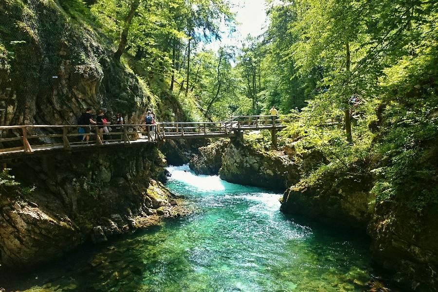 【克斯漫旅】絕美十六湖、文特加瀑布健行、松露巡獵、克利斯要塞古城10日