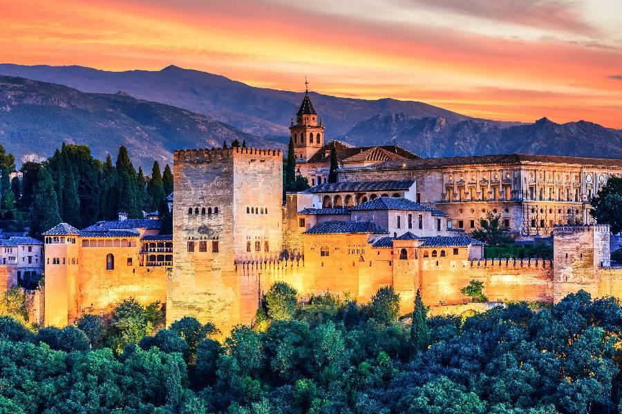 【連假經典西班牙】馬德里皇宮、阿罕布拉宮、聖家堂、山城昆卡10日