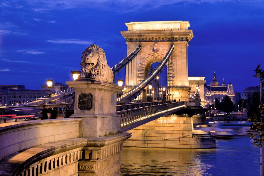 【全程五星】奧捷斯匈、熊布朗宮、中世紀小鎮、溫泉鄉、雙遊船10日