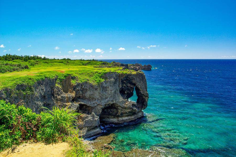 台中出發【超值沖繩】萬座毛、美麗海水族館、玉泉洞、殘波岬、星野咖啡四日