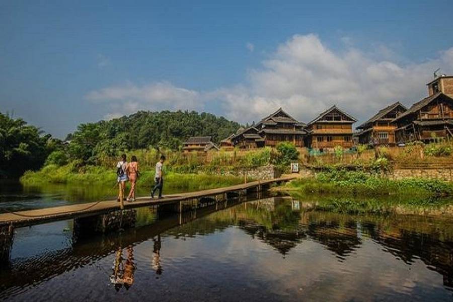 限時限量桂林~遇龍河夜遊、漫步榕杉湖景區、古壯寨、黃洛瑤寨八日