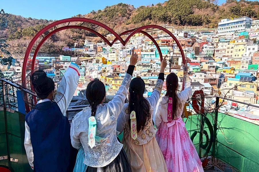台中出發【優選釜山樂天世界】LUGE滑車、巨濟島、甘川洞韓服體驗六日