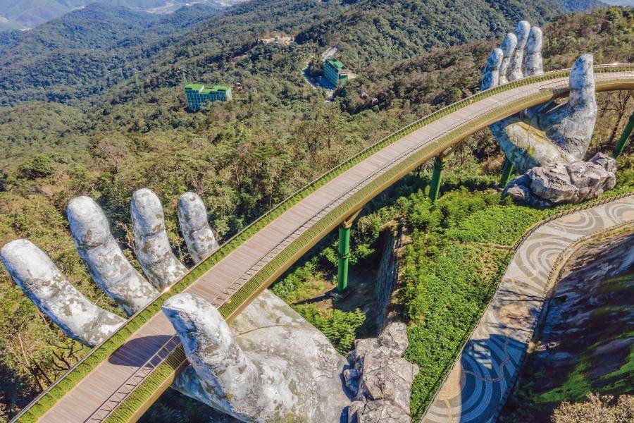 峴上旅展搶好康~五星酒店&米其林美食.峴港巨手橋.不進購物.含稅簽5日