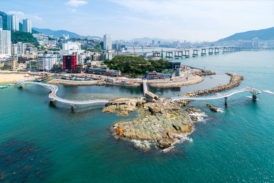台中真航空【超值釜山】紫水晶洞窟、藍線海濱列車、米推百年蔘雞湯五日