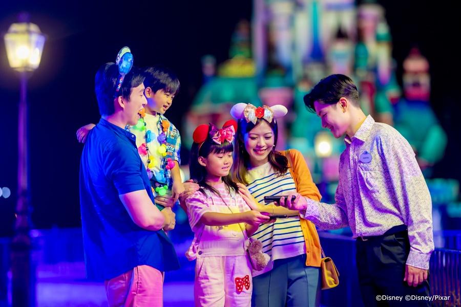 【好運加馬】香港迪士尼樂園自由行3日(迪士尼主題酒店1晚+市區酒店1晚) 〔連玩2日門票.享冒險家半自助晚餐+星空派對觀賞專區、網卡〕