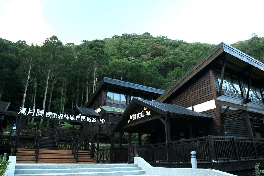 【台中出發】森獻幸福滿月圓.鶯歌光點美學館一日遊