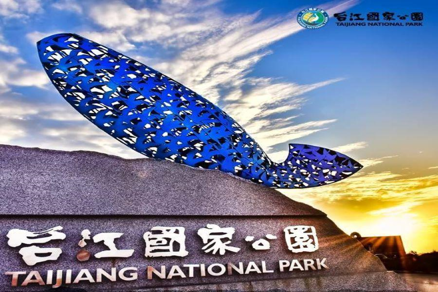 【台中出發】台南-船遊潟湖訪沙洲‧烤蚵放題‧老城老塘湖‧五星長榮2日