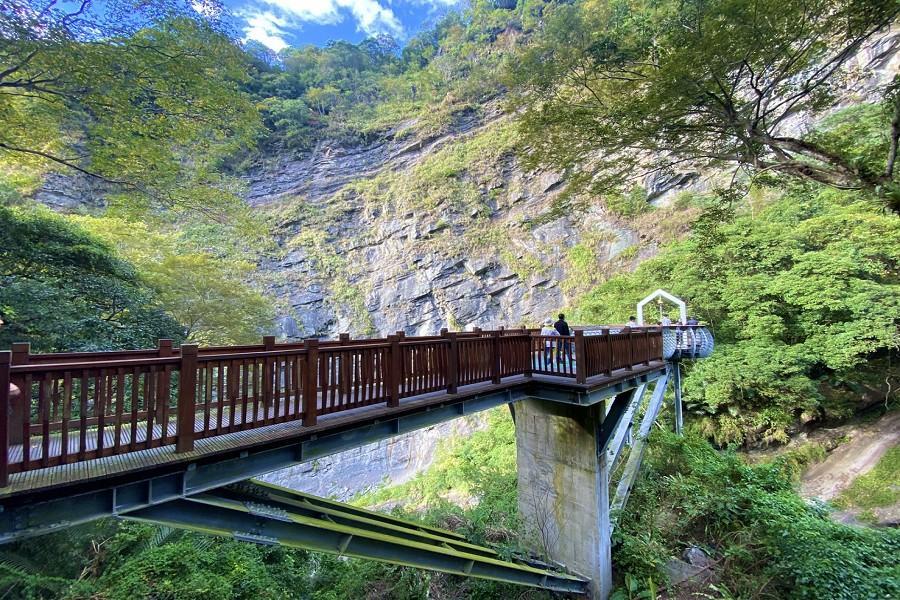 【台中出發】最美那羅部落~青蛙石天空步道&沙漠秘境~香山生態之旅 新竹二日