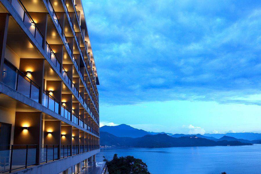 日月潭雲品一泊二食、中台禪寺蓮花萬佛殿、採果體驗、登慈恩塔覽潭景二日