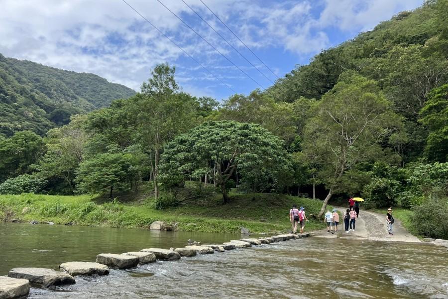 【森林美瀑負離子】雙流國家森林區闊葉林走跳溪石、大鵬灣海上教堂一日遊