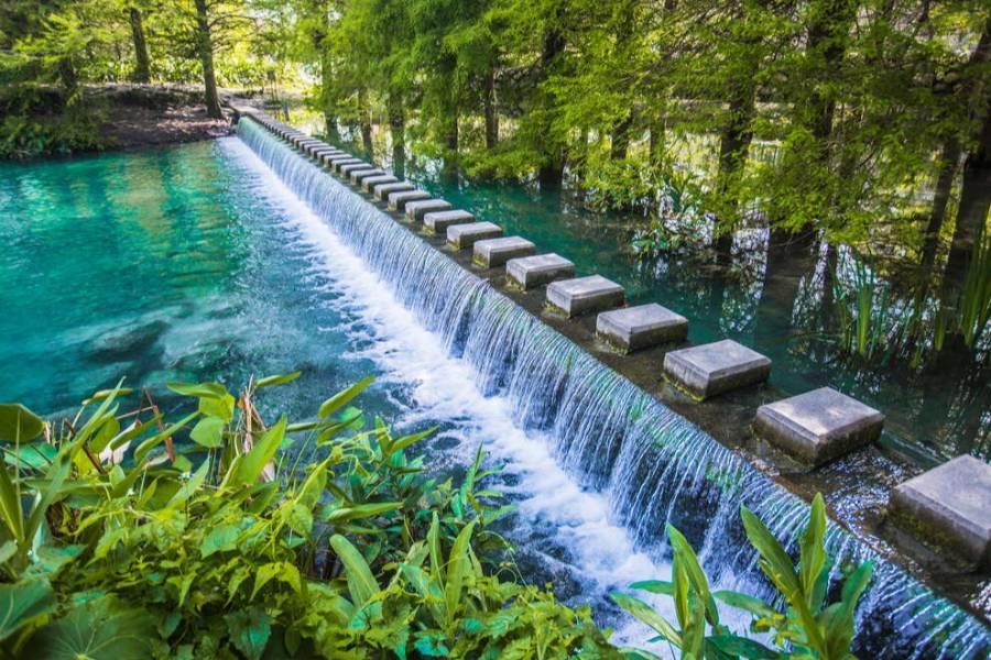 宵夜Buffet吃到飽、夢幻雲山水、龜庵山海景步道、勤天商旅花蓮二日