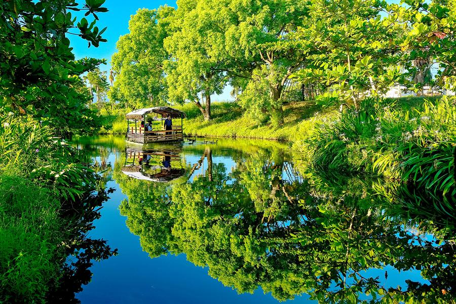 精緻雙饗宴排餐X自助歡樂吧、竹筏生態秘境、東置小漁村、四八高地二日