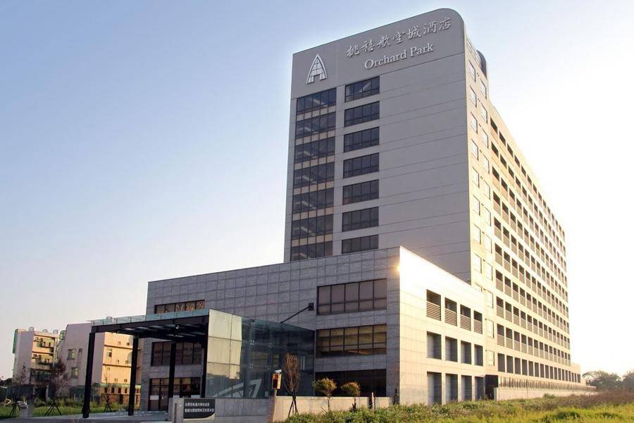 【美饌喜來登】粉嫩翠綠嬌豔蓮花、三隻小豬農場萌寵討喜、航空城酒店二日遊