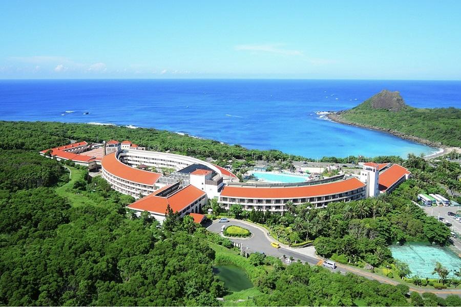 【神秘鼻頭草原秘境】蕭家百年古厝、入住星空小木屋、福華渡假酒店三日