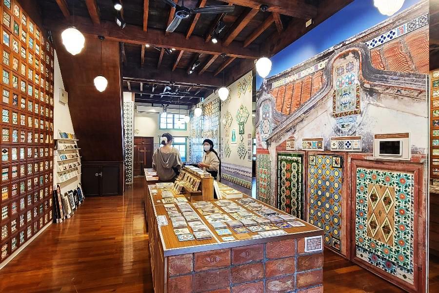 日月潭阿里山水岸森林、嘉義奮起湖、花磚博物館、台南府城美食漫遊三日