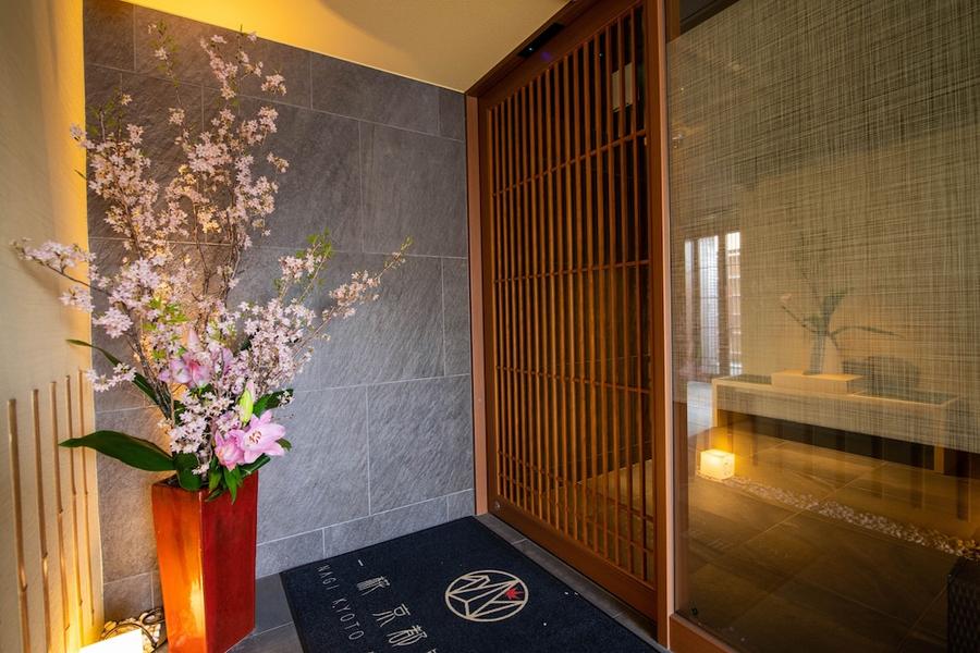 
                                                                                                        京都嵐山平靜飯店
                                                                                                        