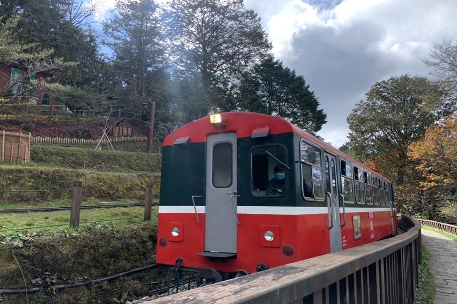 
                                                                                                        【台中出發】阿里山森鐵日出雲海、水山步道、嘉義故宮南院、蒜頭糖廠三日
                                                                                                        