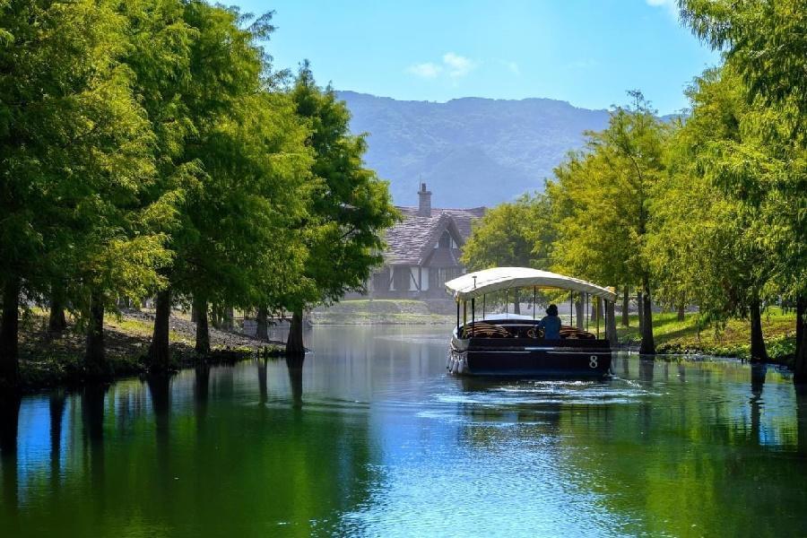 
                                                                                                        【森光遊湖】台東縱谷田園、花蓮理想大地饗宴、星巴克歐風童話鐵道漫遊三日
                                                                                                        