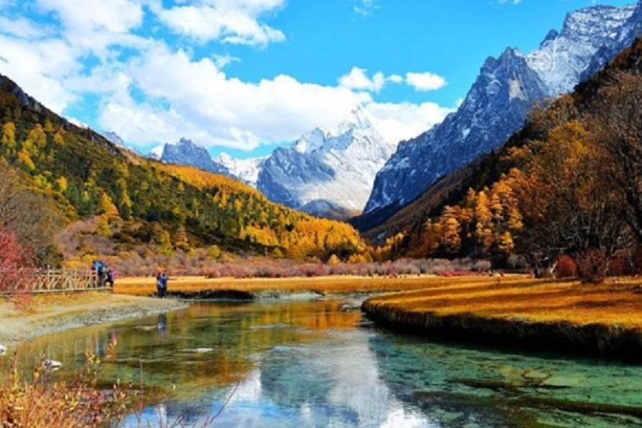 
                                                                        【國航假期】兩次進入稻城亞丁深度遊、墨石公園、理塘、四姑娘山單飛八天
                                                                        