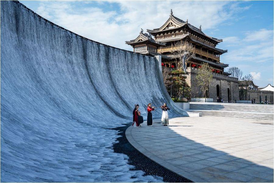 
                                                                                                        江南賞秋品蟹、鹽官潮樂之城、漢服體驗下午茶、升等網紅南潯希爾頓酒店六日
                                                                                                        