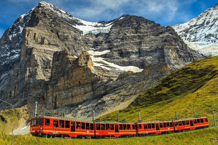 
                                                                        【金馬賀歲】賀歲德瑞少女峰、新天鵝堡、黃金路線快車、兩晚五星10日
                                                                        