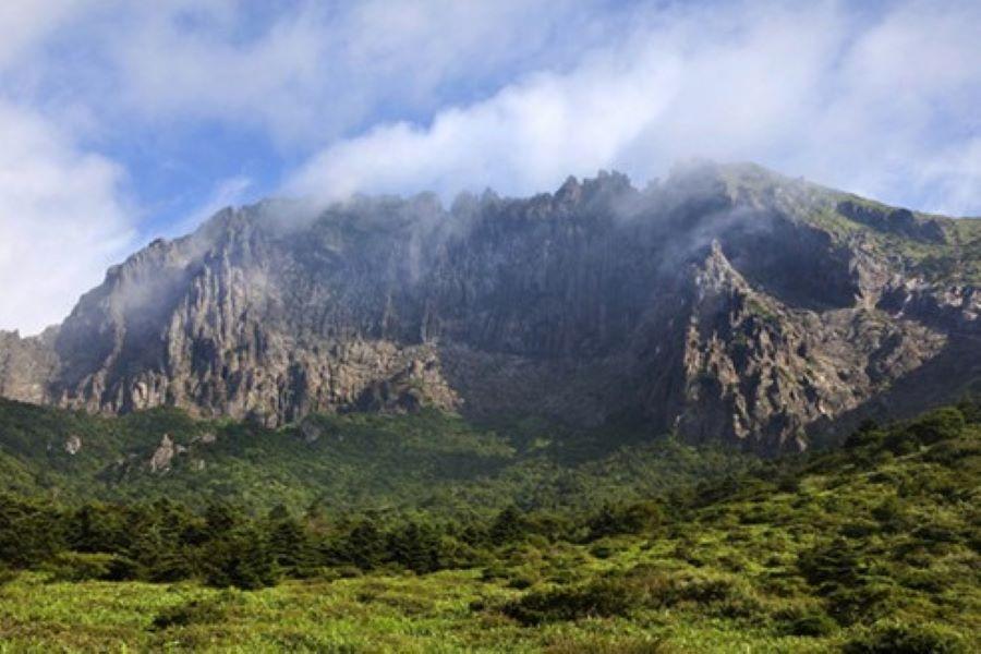 
                                                                        【登峰造濟】登韓國第一高峰～漢拏山挑戰、韓版綠光森林、海水汗蒸幕6日
                                                                        
