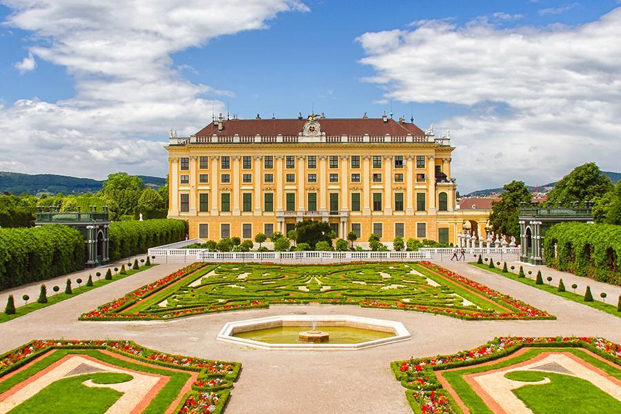 
                                                                                                        晶豔奧捷 ～熊布朗宮、三晚五星、皮爾森啤酒廠、城堡秘境餐廳12日
                                                                                                        