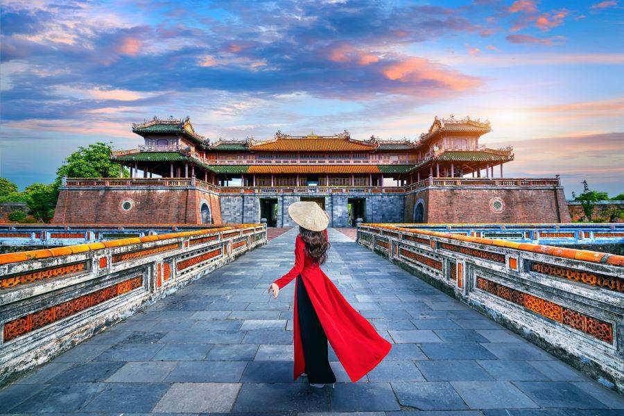 
                                                                        峴正精彩~雙古鎮風情.浪漫遊船下午茶.巨手橋.龍蝦吃到飽.全程五星5日
                                                                        