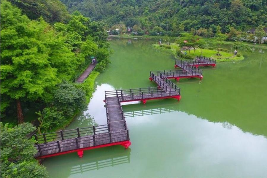 
                                                                                                        抹茶湖祕境望龍埤、螃蟹冒泡戲水趣、日式禪風北后寺、礁溪温泉美食饗宴二日
                                                                                                        