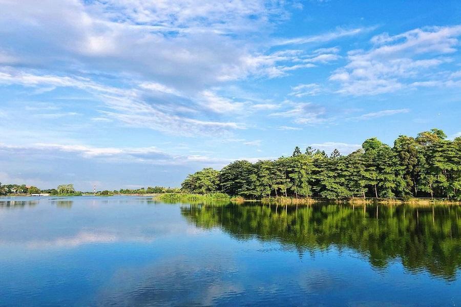 
                                                                                                        南橫八景全覽、東源哭泣湖、墾丁國境之南、安平古蹟、柳營大厝、台灣五日
                                                                                                        