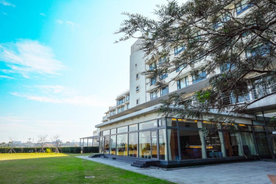 【五星寵愛南法風情】石門水庫賞楓、金黃小鎮曬柿餅、南方莊園一泊二食二日