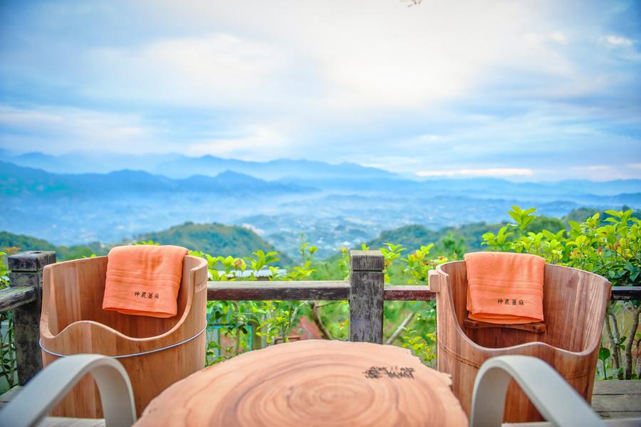 秋意森境～漫遊八仙森林、老薑蒸足浴、手做菜包擂茶、一泊二食谷關溫泉二日