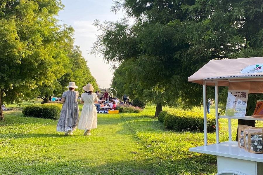 
                                                                                                        【台灣設計展】金玉湖葡萄酒莊、葡萄樹下品酒、微醺小旅行一日
                                                                                                        