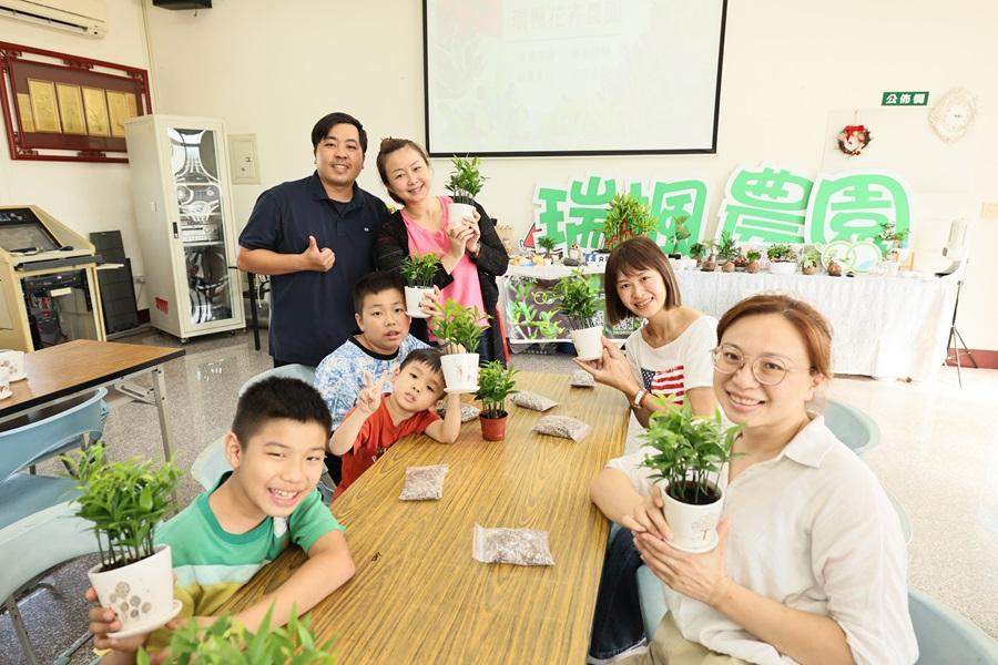 
                                                                                                        【農村旅遊風土提案所】瑞楓農園手作水泥盆植物組合、姥姥不老茶文創園一日
                                                                                                        