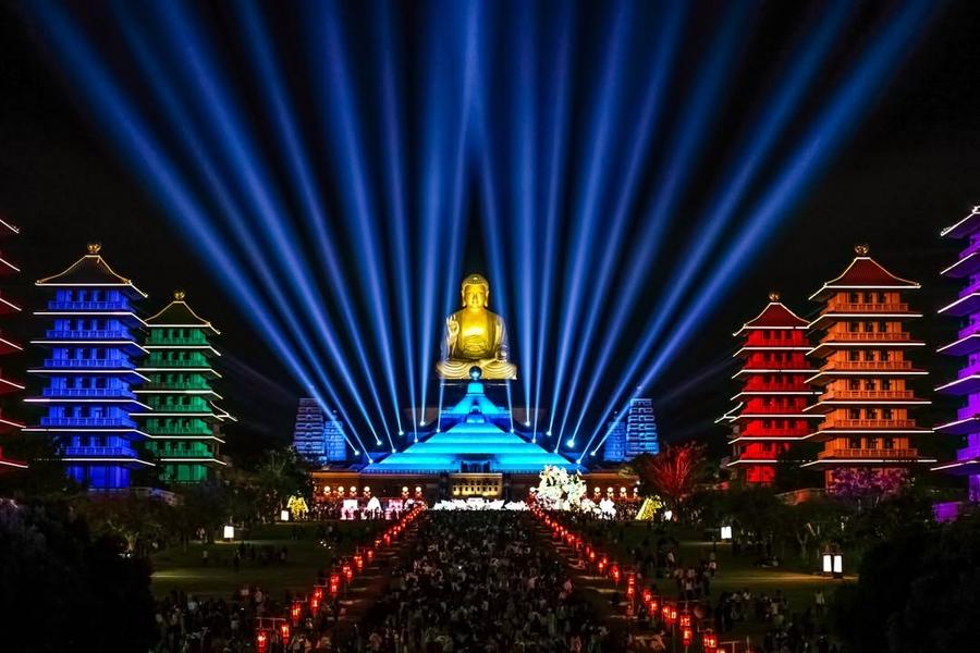 
                                                                                                        佛陀光照大千祈福、高雄璀璨燈會、芭樂發好運、瓦窯匠藝、湖畔春光三日
                                                                                                        