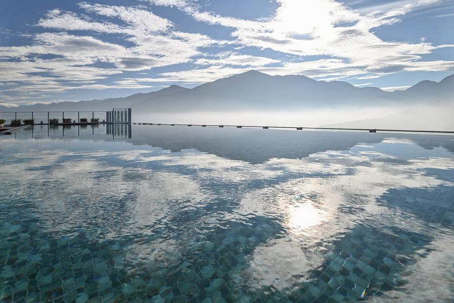 
                                                                        【漢來日月傳說】頂級漢來日月行館、四季餐廳半自助晚餐、涵碧步道 二日
                                                                        