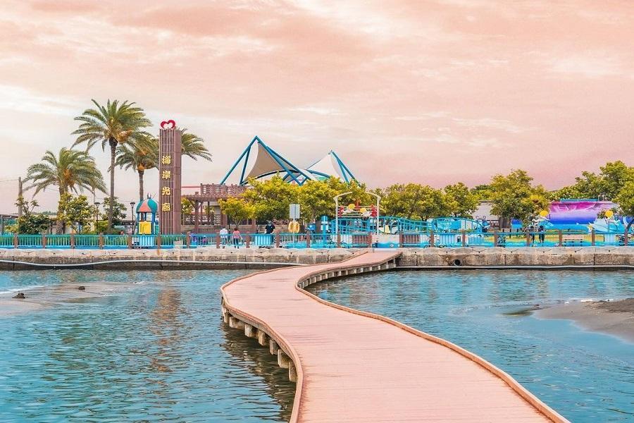 
                                                                        【海線潮旅行補助團】漯底山公園、彌陀海岸光廊、特色辦桌菜 一日
                                                                        