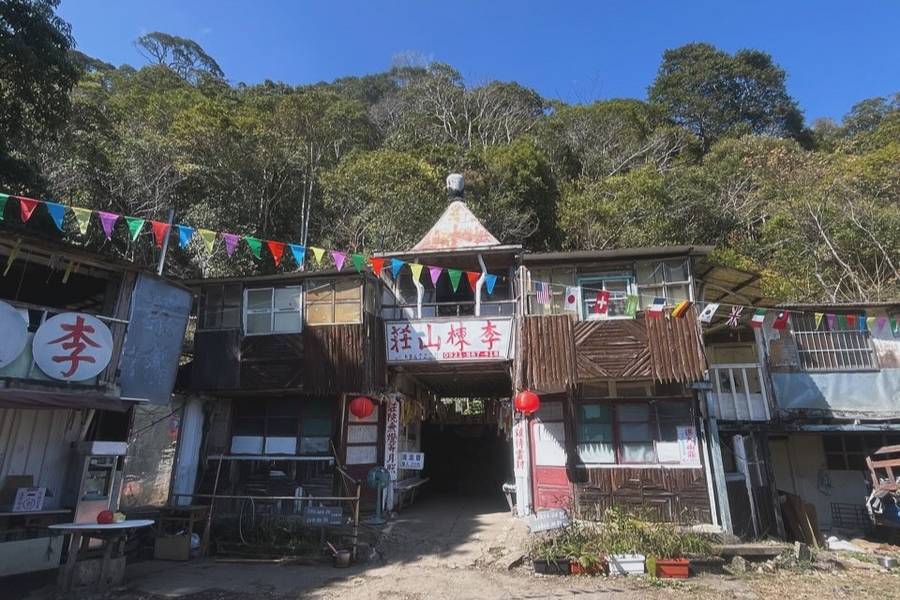 
                                                                        台版霍爾移動城堡李棟山、老鷹溪瀑布、南庄向天湖、煙波飯店涼夏二日
                                                                        