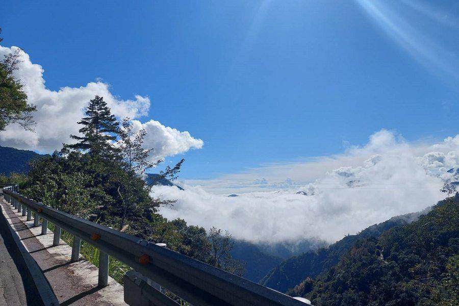 
                                                                        【南橫美景】九人座小巴迷你團、埡口南橫公路美景、天池風景區 一日
                                                                        