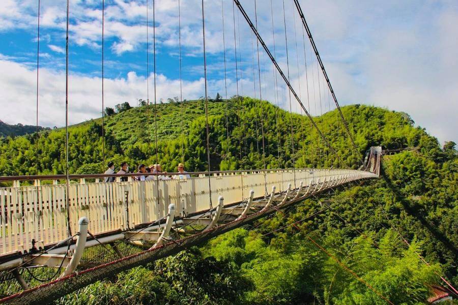 
                                                                        【圓潭秘境森林】九人座小巴、太平雲梯美景、瀑布秘境圓潭生態園區 一日
                                                                        